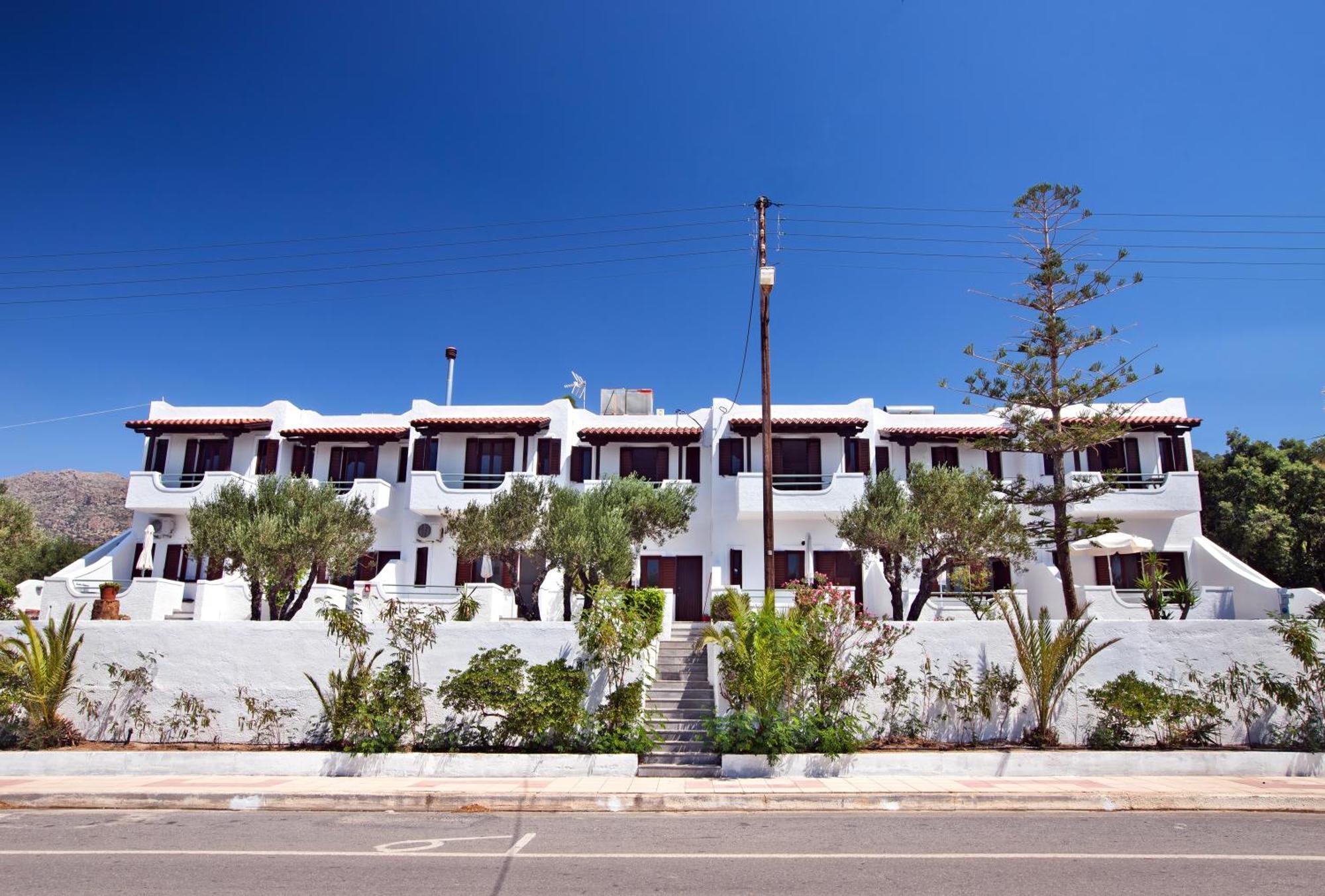 New Aurora Apts Studios Ferma Dış mekan fotoğraf